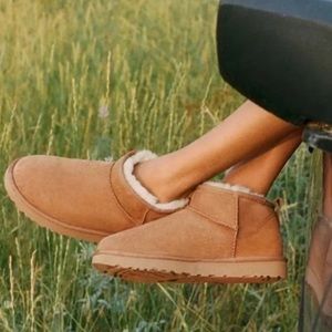 UGG Ultra Mini Classic boots Chestnut women  11 like new winter boots cozy warm